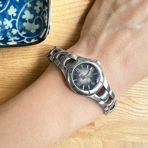 Relic wet ladies silver tone sporty watch NEW BATTERY